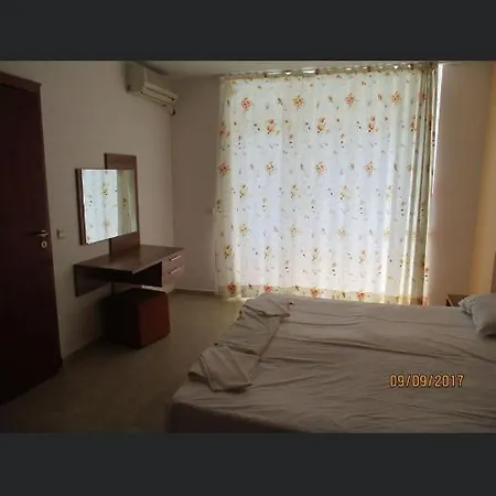 Апартамент Debbie'S Apartment Sun Village *