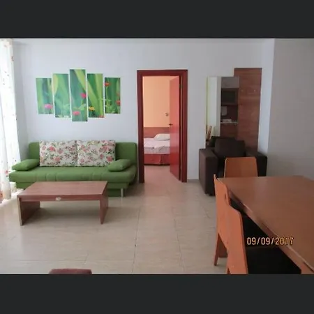 Debbie'S Apartment Sun Village Lägenhet Slăntjev Brjag